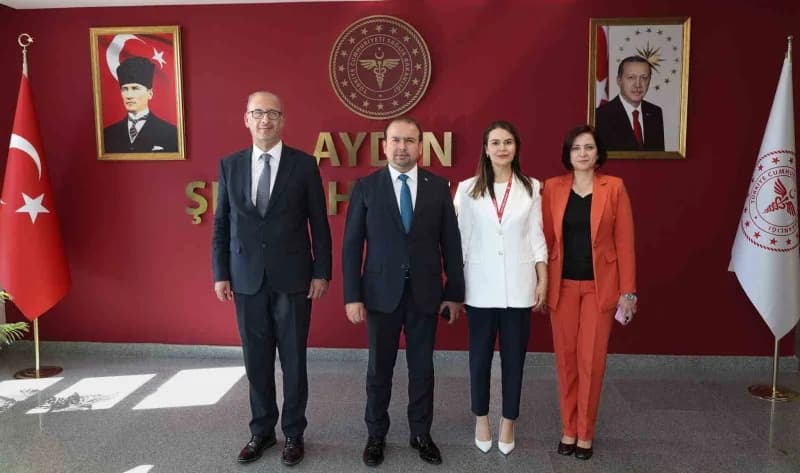 Aydın Şehir Hastanesi binası ve sağlık çalışanları