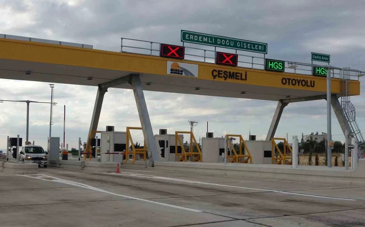 Ulaşıma açılan ’Çeşmeli-Kızkalesi Otoyolu’ndan ilk günde 17 binden fazla araç geçti