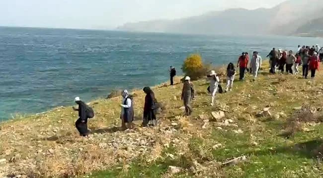 Van Gölü kıyılarında doğa ve çevre farkındalığı etkinliği