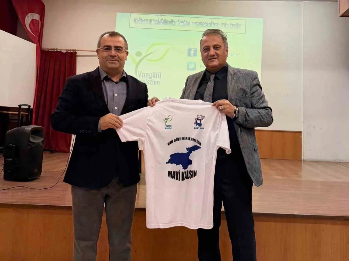 Van İpekyolu Borsa İstanbul Fen Lisesi öğrencilerine Van Gölü Havzası farkındalık eğitimi veriliyor