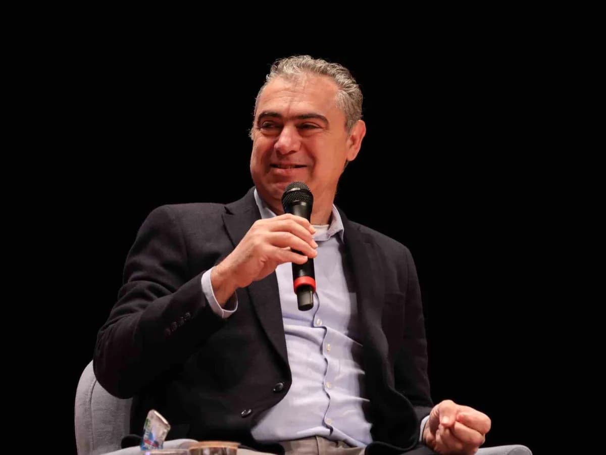 Prof. Dr. Adnan Boyacı Eskişehir’de eğitim etkinliğinde konuşma yaparken