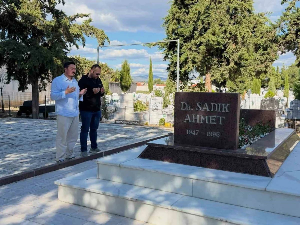 Yeniden Refah Partisi Gençlik Kolları Başkanı Selçuk Efe, Batı Trakya Türklerinin hak mücadelesinin öncüsü Sadık Ahmet’i