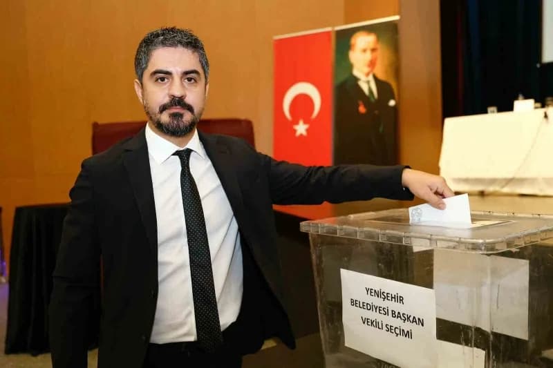 Mersin Yenişehir Belediyesi binası ve meclis toplantısı