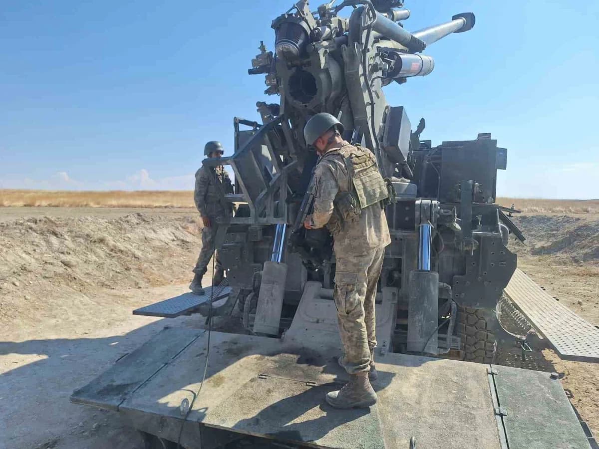 Ateş Serbest-2026 Tatbikatı’nda yerli ve millî silah sistemleriyle yapılan atışlar ve sahadaki faaliyetler