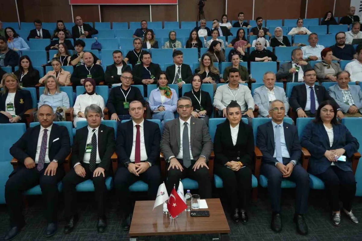 Samsun'da düzenlenen Yeşil Sanayi Buluşmaları etkinliğinde konuşma yapan Sanayi Genel Müdür Yardımcısı Ümit Yasin Güven