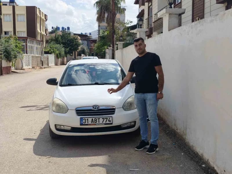 Hatay Reyhanlı'da düğün sırasında aracın kaputuna ve tamponuna isabet eden yorgun mermi